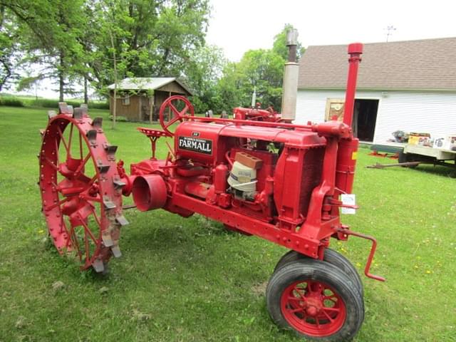 Image of Farmall F-12 equipment image 1