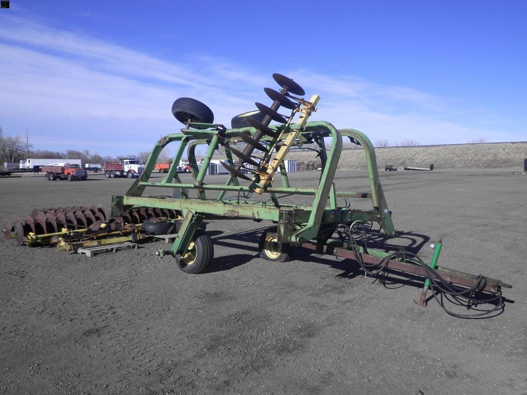 John Deere 230 Equipment Image0