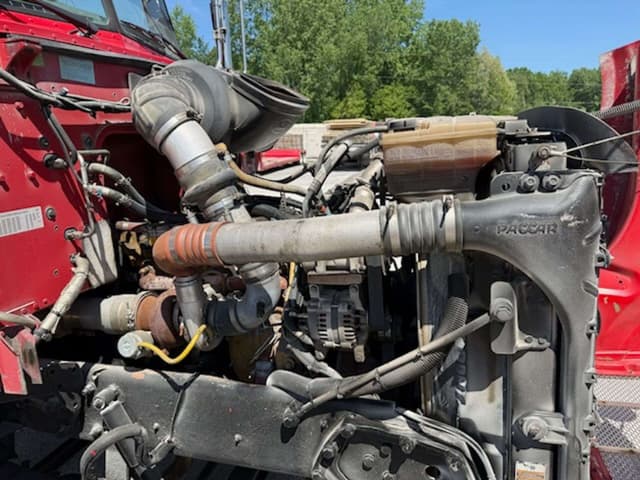 Image of Peterbilt 384 equipment image 3