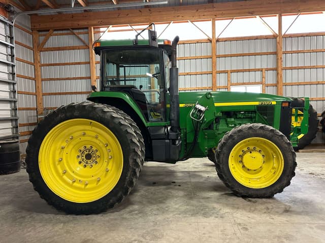 Image of John Deere 8300 equipment image 1