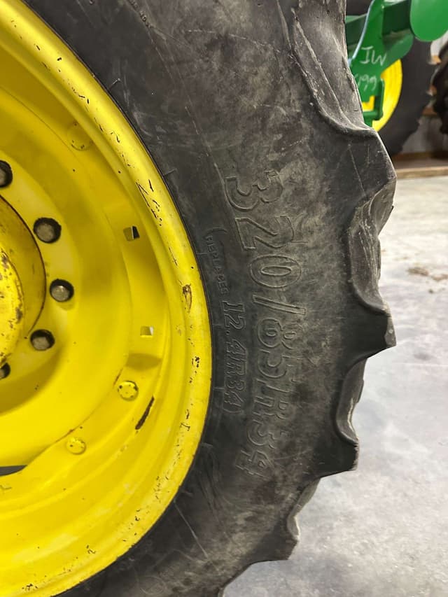 Image of John Deere 8300 equipment image 4