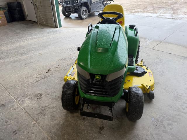 Image of John Deere X580 equipment image 2