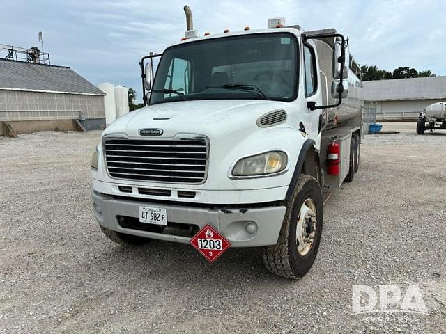 Image of Freightliner Business Class M2 equipment image 1