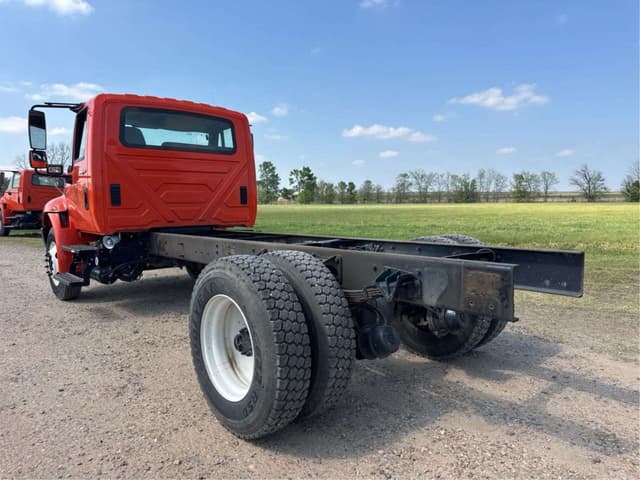 Image of International Durastar 4300 equipment image 2