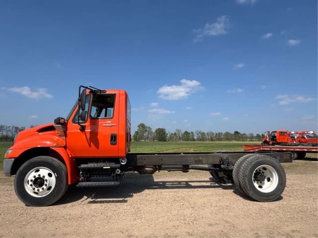 Image of International Durastar 4300 equipment image 1