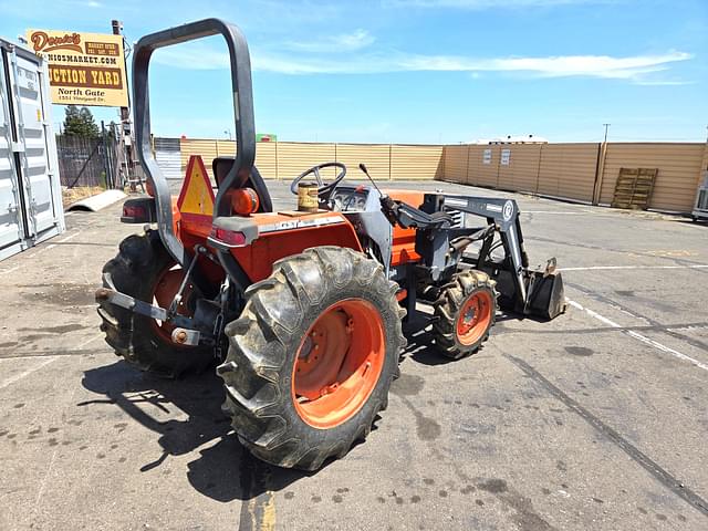 Image of Kubota L2900 equipment image 1