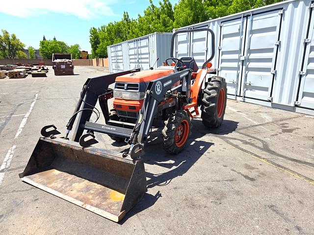 Image of Kubota L2900 equipment image 4