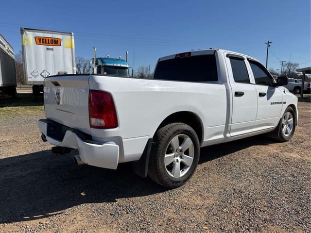 Image of Dodge Ram 1500 equipment image 4