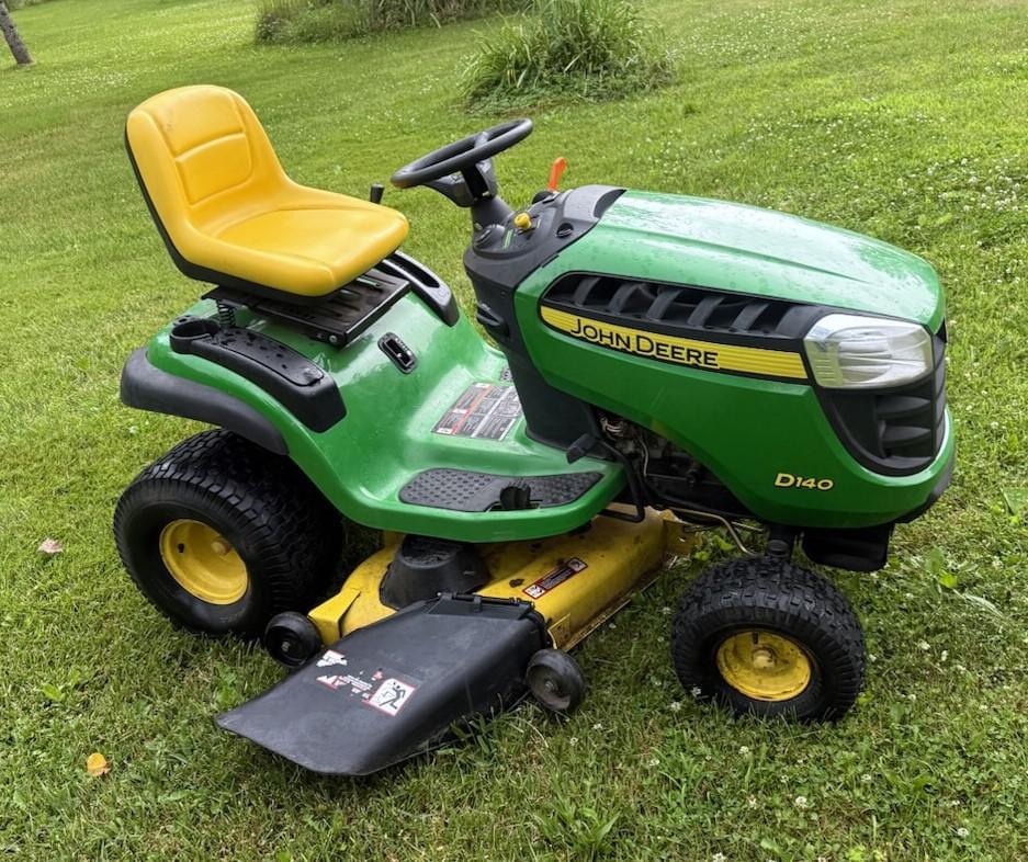 Image of John Deere D140 Image 1