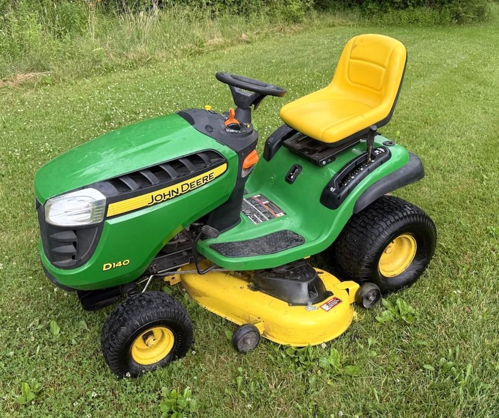 Image of John Deere D140 Image 0