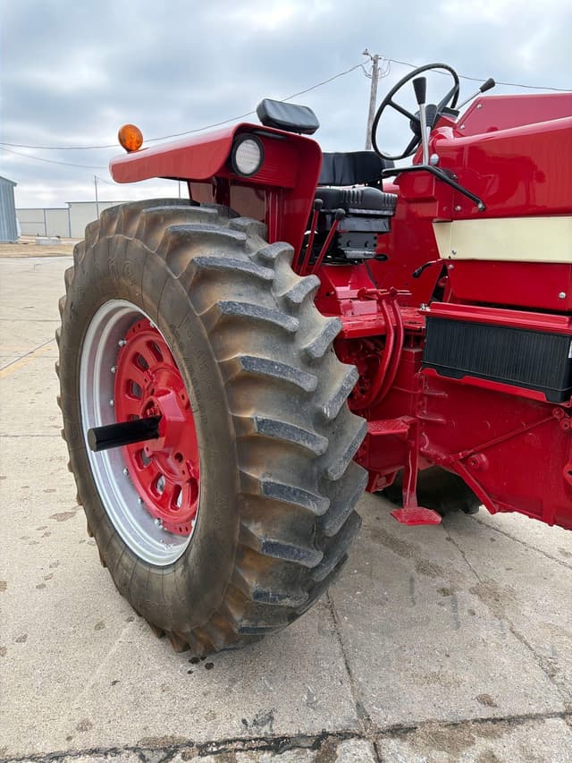 Image of International Harvester 1466 equipment image 2