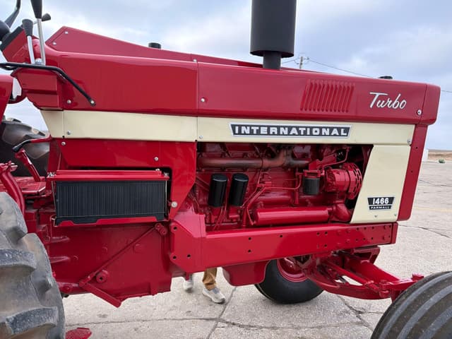 Image of International Harvester 1466 equipment image 1