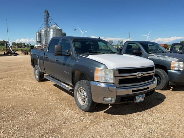 Image of Chevrolet Silverado equipment image 2