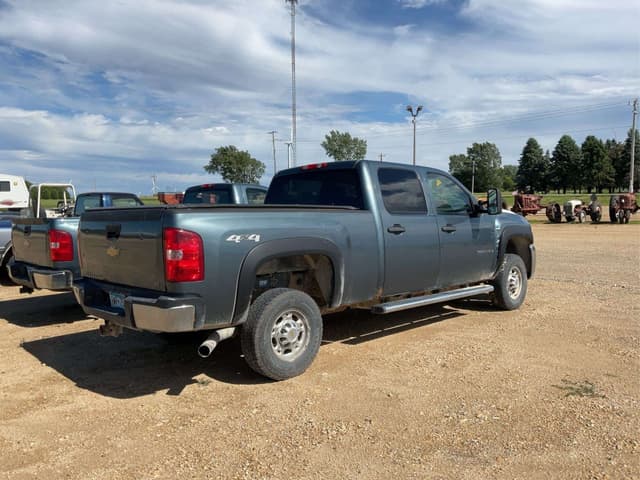 Image of Chevrolet Silverado equipment image 4