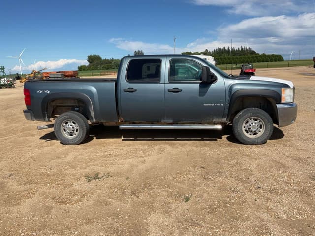 Image of Chevrolet Silverado equipment image 3
