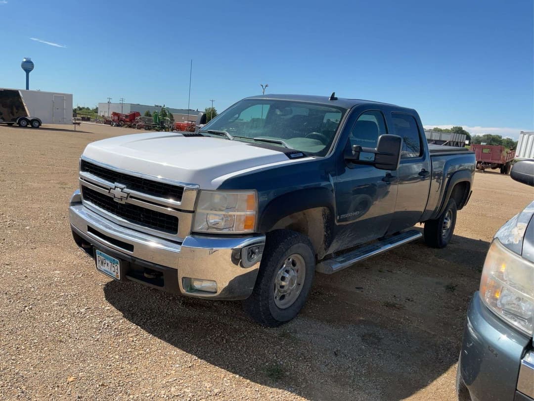Image of Chevrolet Silverado Primary image