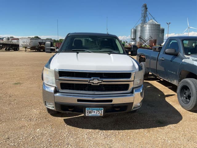 Image of Chevrolet Silverado equipment image 1