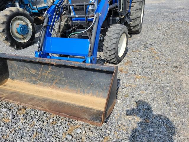 Image of New Holland Boomer 3045 equipment image 2