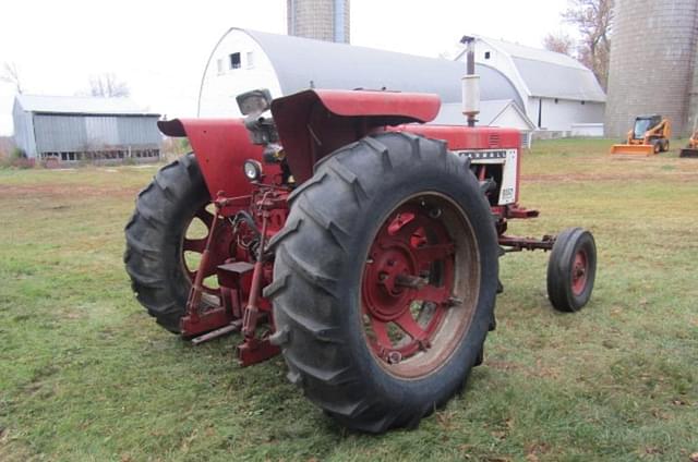 Image of International Harvester 656 equipment image 3