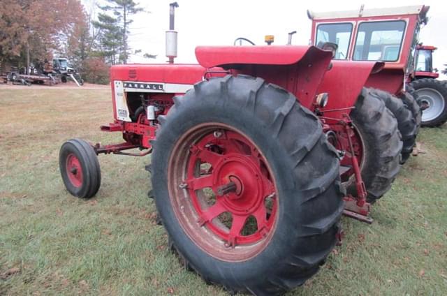 Image of International Harvester 656 equipment image 4