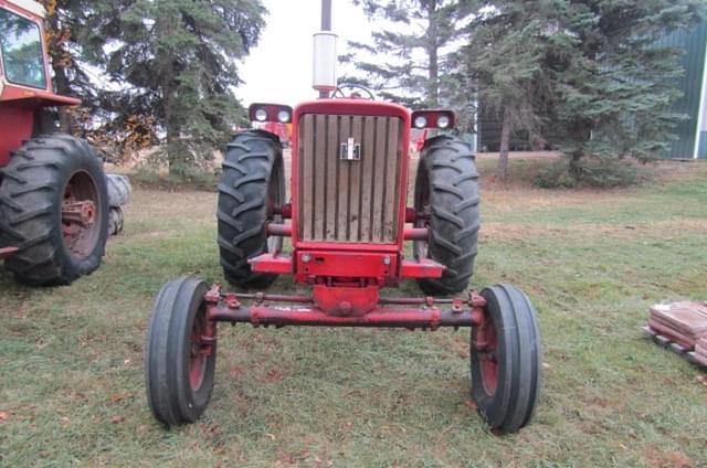 Image of International Harvester 656 equipment image 2