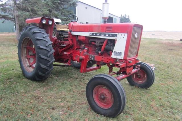 Image of International Harvester 656 equipment image 1