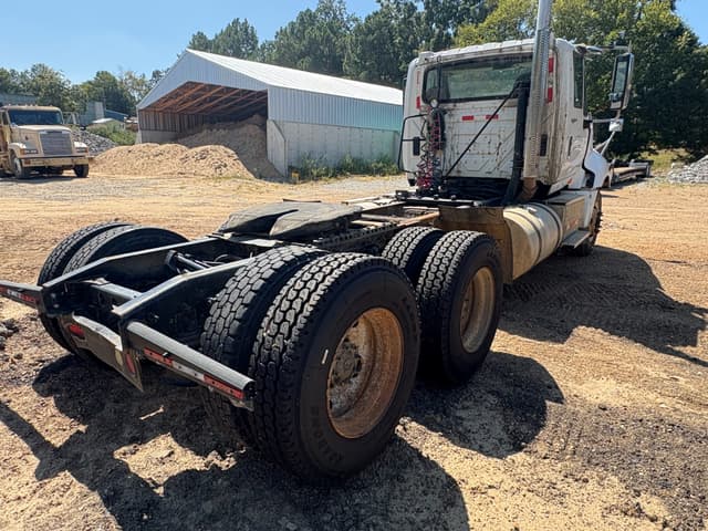 Image of International ProStar Plus 122 equipment image 2