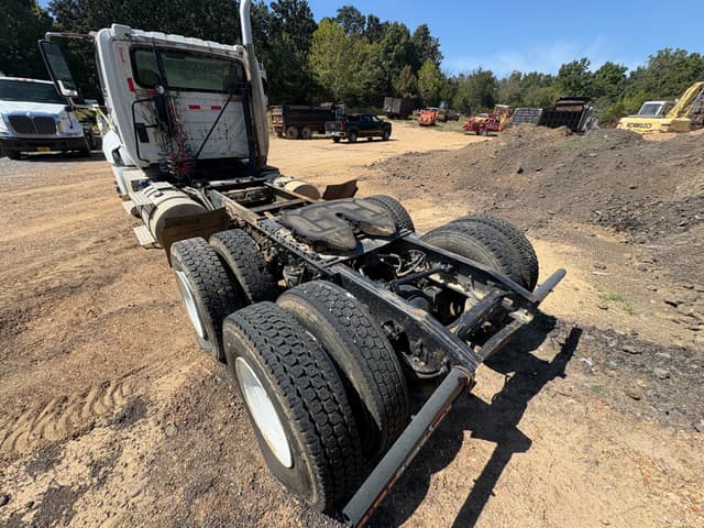 Image of International ProStar Plus 122 equipment image 3