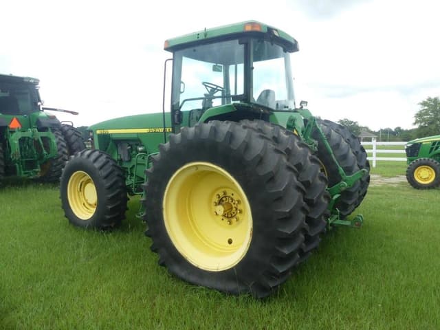 Image of John Deere 8400 equipment image 4