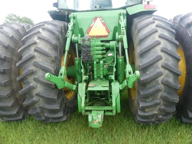 Image of John Deere 8400 equipment image 3