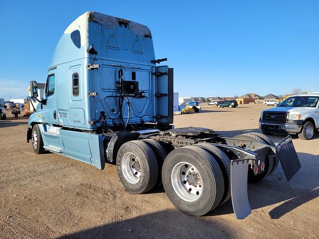 Image of Freightliner Cascadia 125 equipment image 4