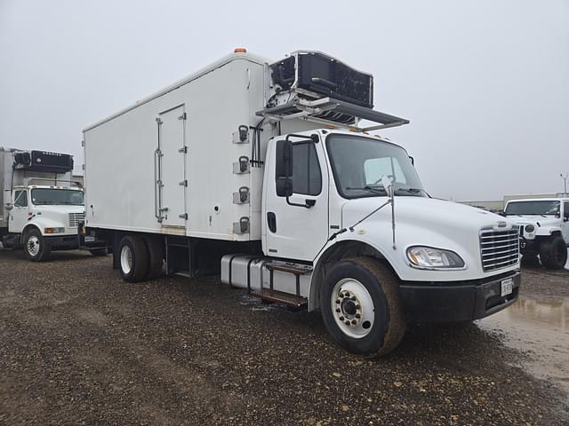 Image of Freightliner M2 106 equipment image 1