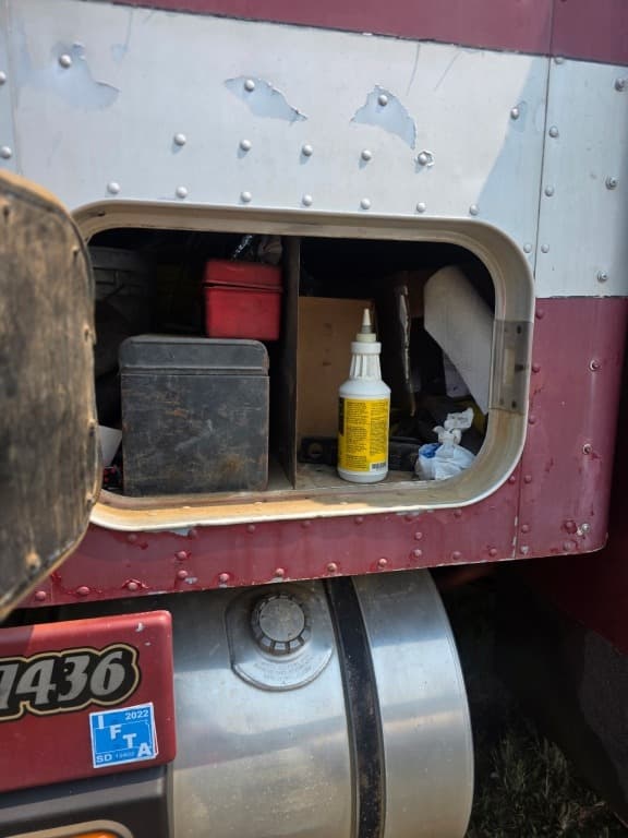 Image of Kenworth T600 equipment image 4