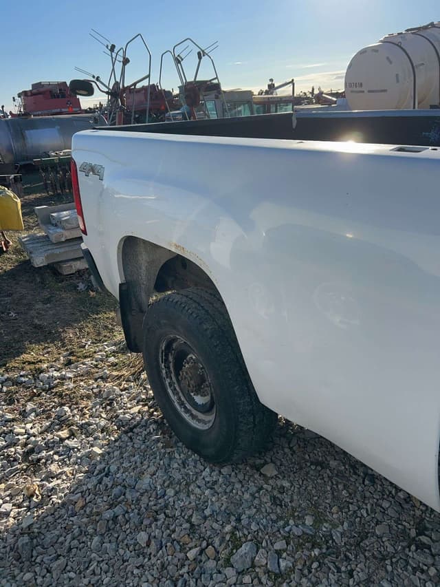 Image of GMC 2500HD equipment image 4