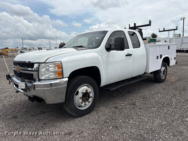 2013 Chevrolet 3500HD Equipment Image0