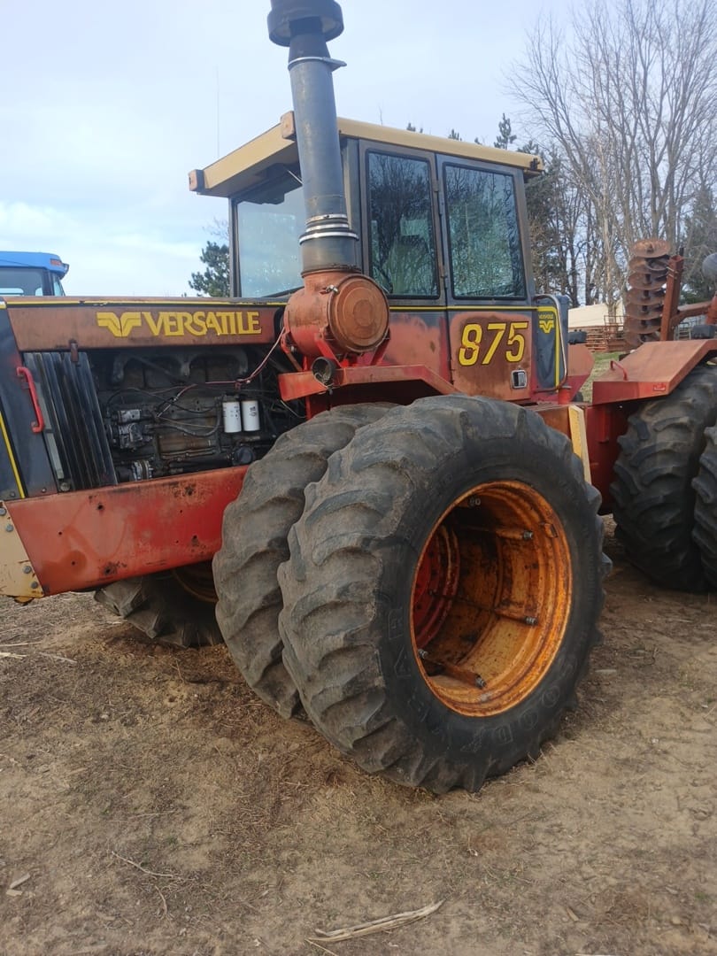 Versatile 875 Equipment Image0