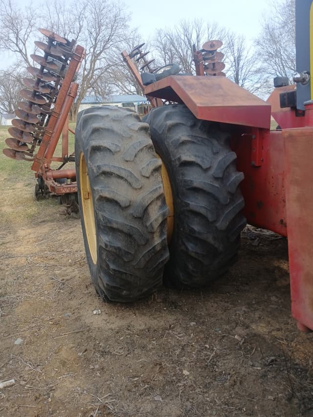 Image of Versatile 875 equipment image 2