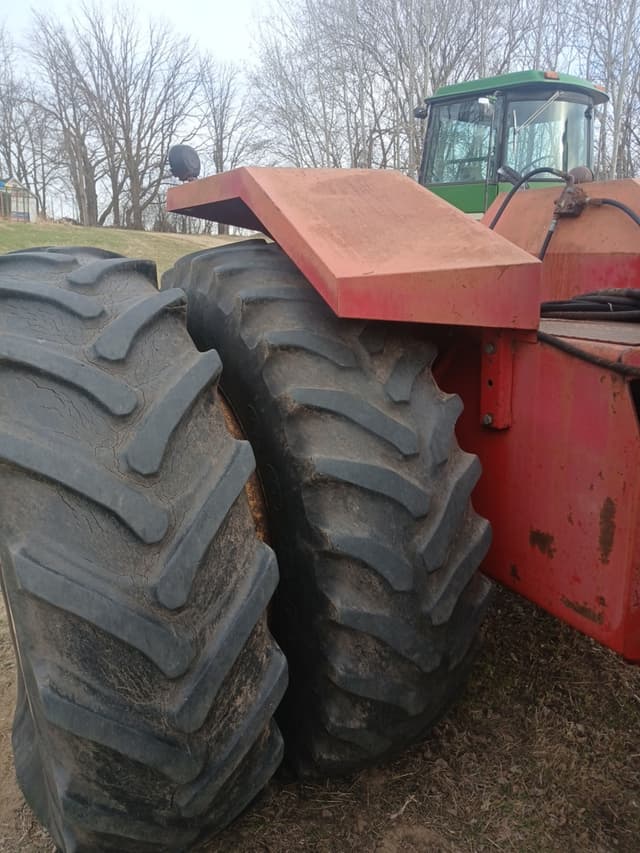 Image of Versatile 875 equipment image 2