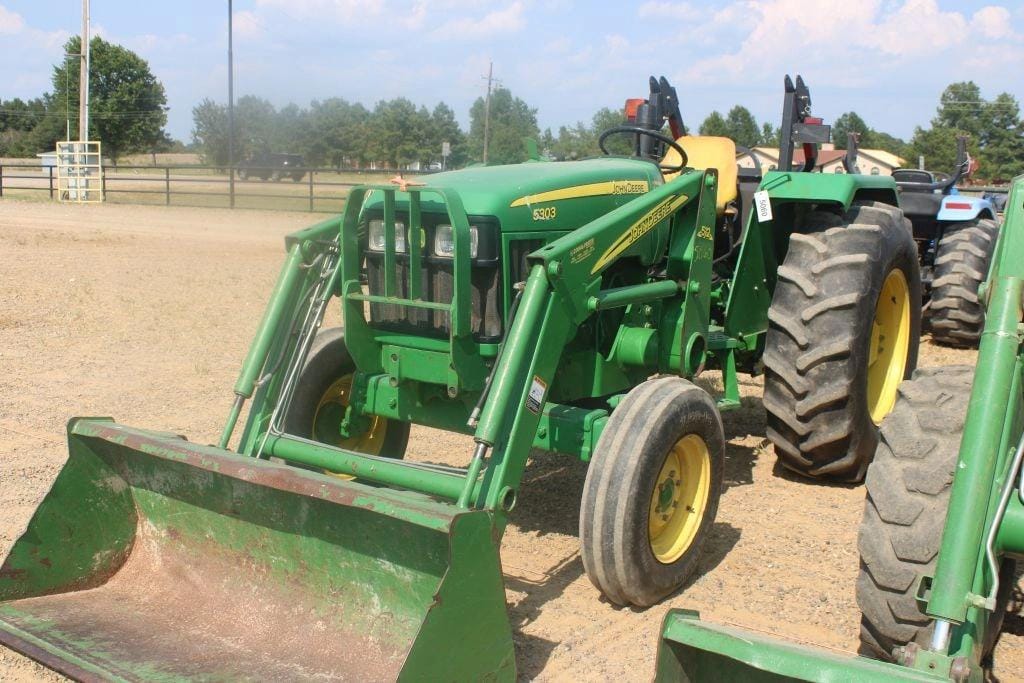 John Deere 5303 Equipment Image0