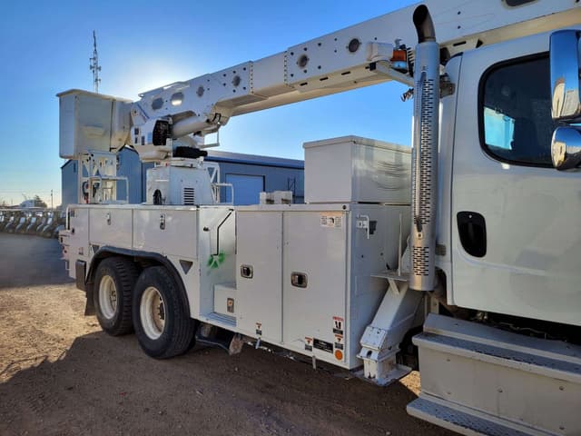 Image of Freightliner M2 106 equipment image 3