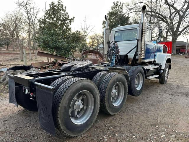 Image of Mack RW713 equipment image 4