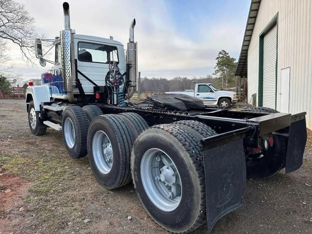 Image of Mack RW713 equipment image 2