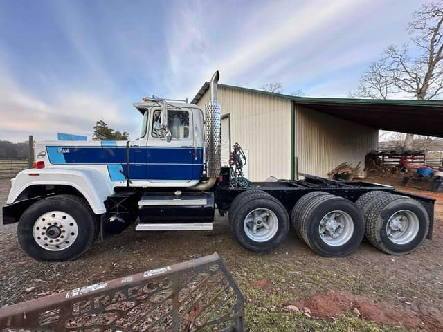 Image of Mack RW713 equipment image 1