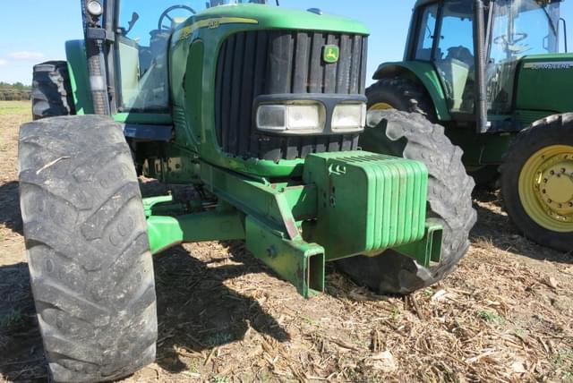 Image of John Deere 7520 equipment image 2