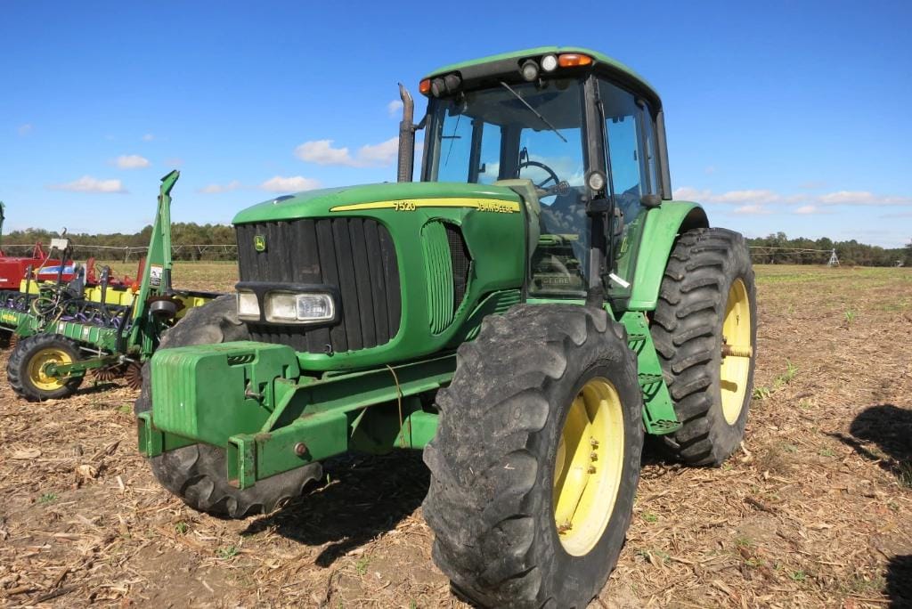 John Deere 7520 Equipment Image0