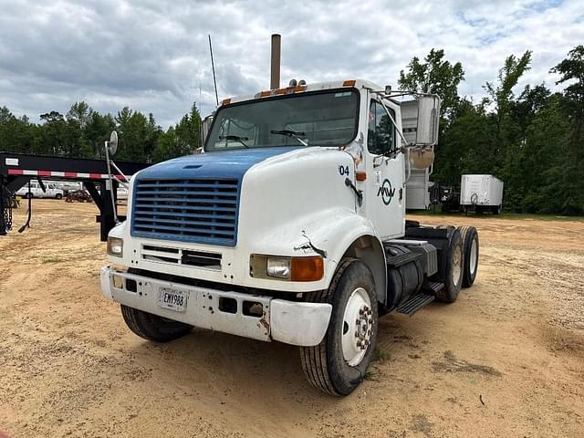 Image of International Navistar 8100 equipment image 1