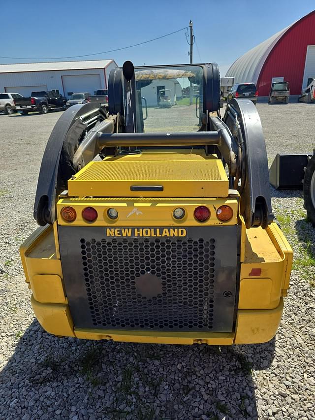 Image of New Holland L228 equipment image 4