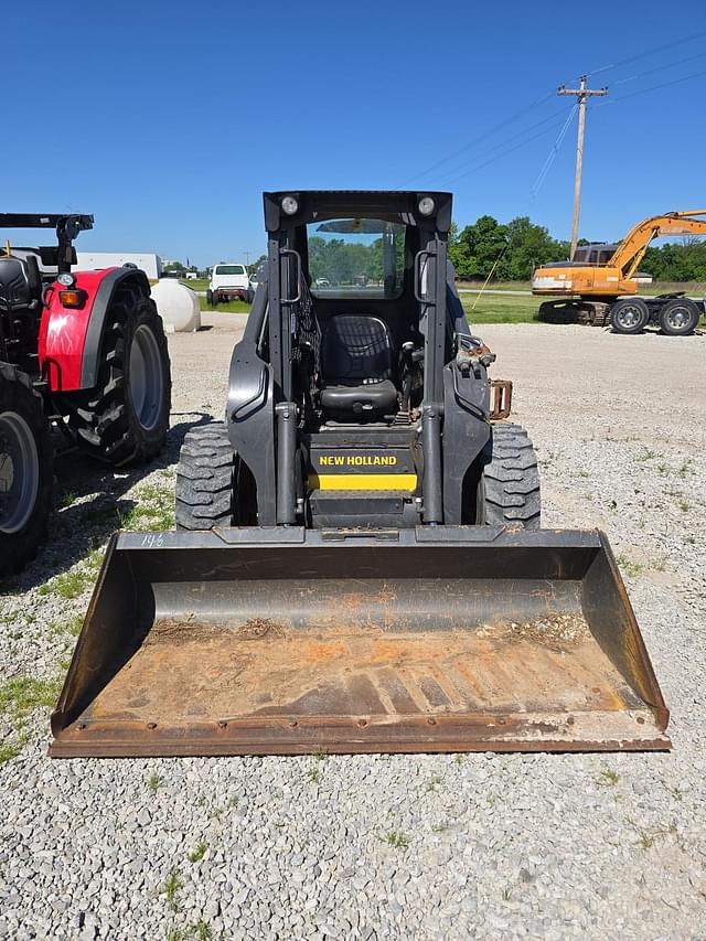 Image of New Holland L228 equipment image 1