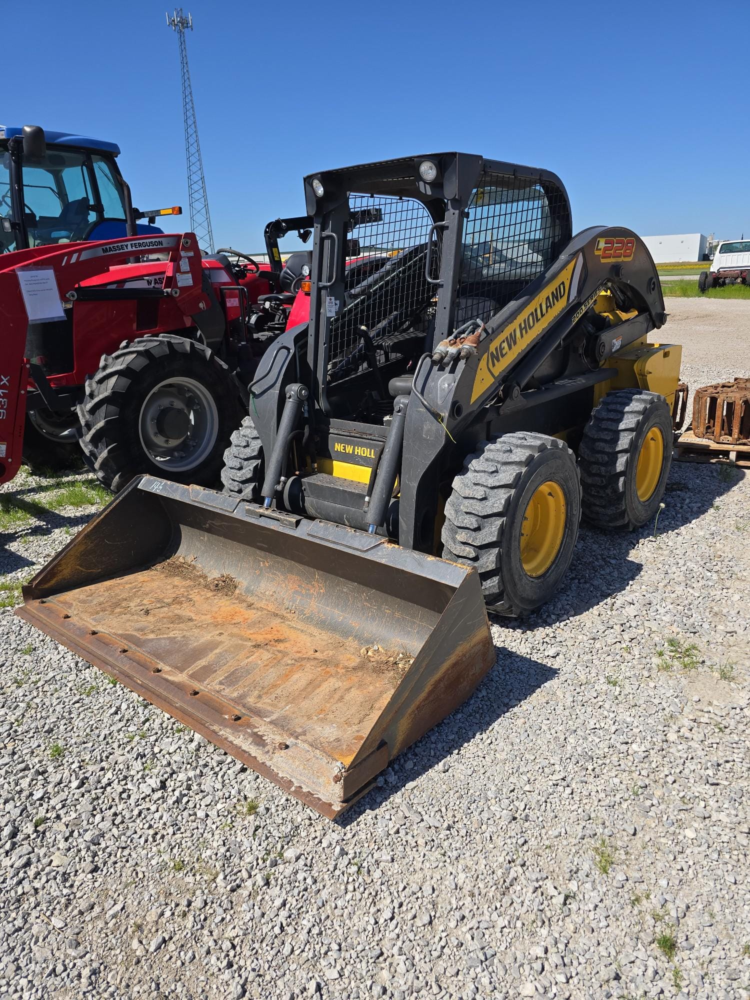 Main image New Holland L228