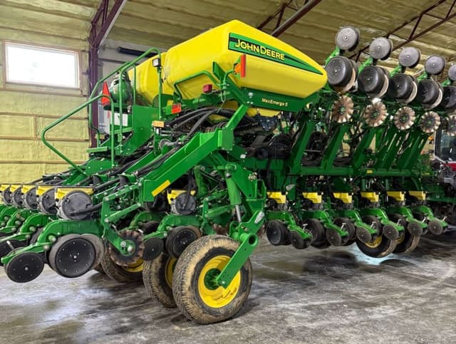 Image of John Deere 1795 equipment image 1